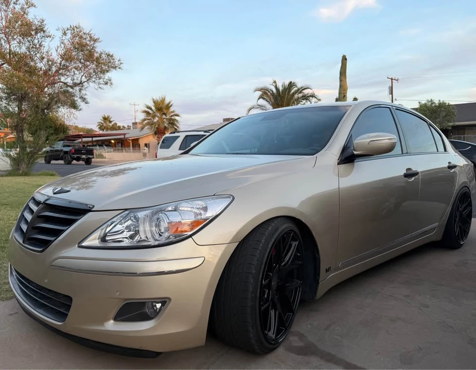2009 Hyundai Genesis - Image 2 of 9
