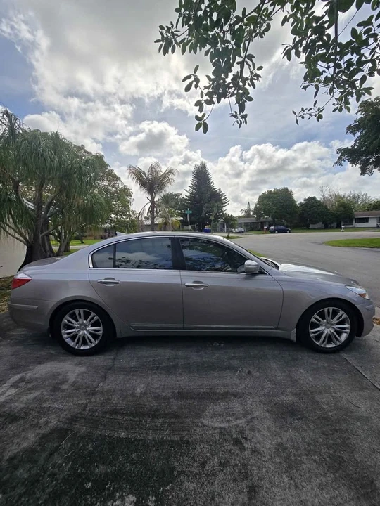 2009 Hyundai Genesis - Image 5 of 10