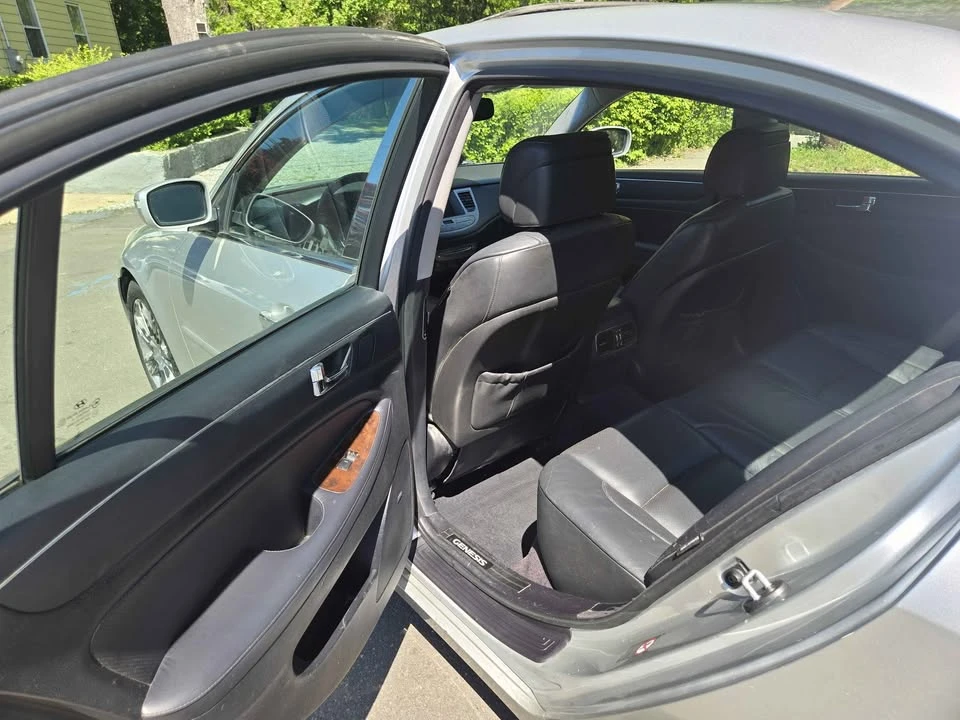 2009 Hyundai Genesis - Image 12 of 18