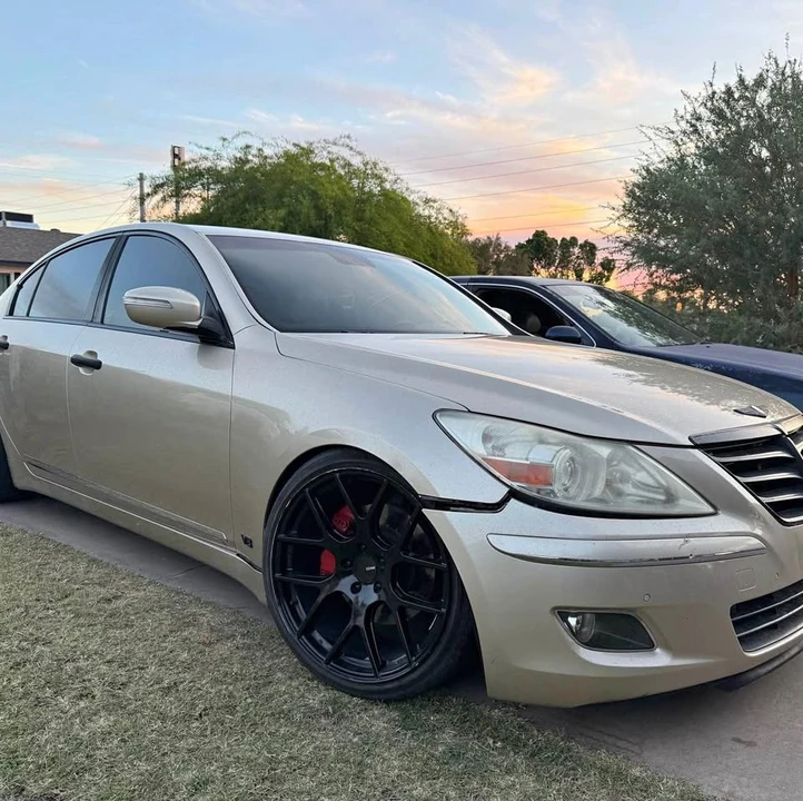 2009 Hyundai Genesis - Image 2 of 10