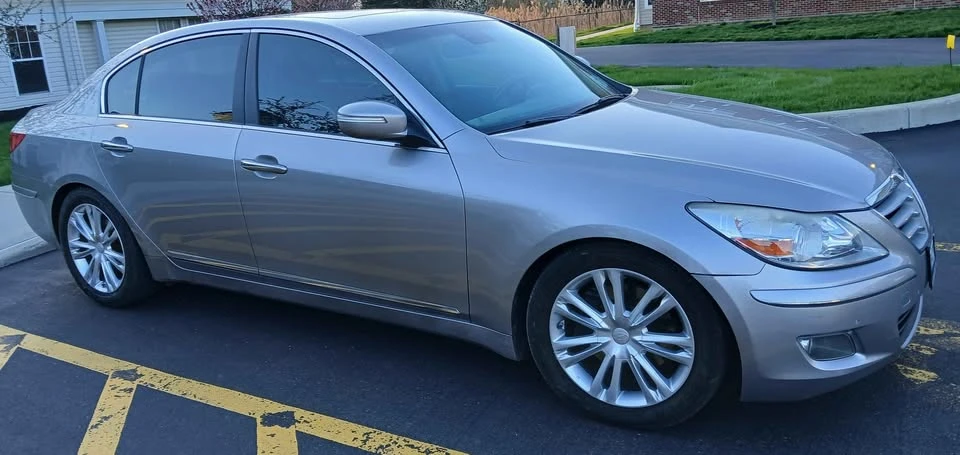 2009 Hyundai Genesis - Image 2 of 3