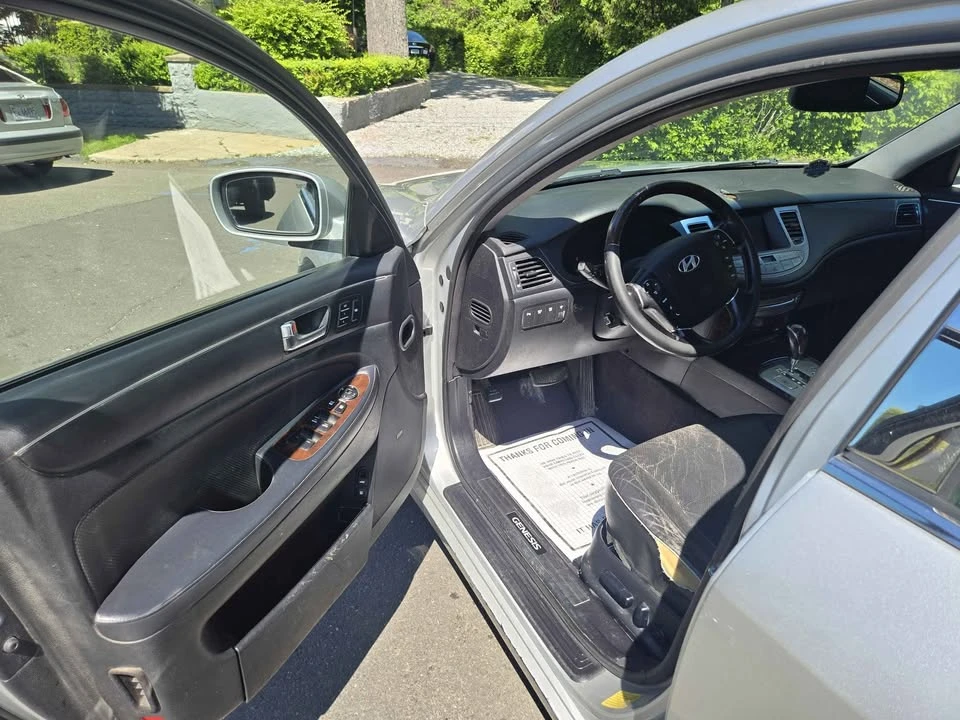 2009 Hyundai Genesis - Image 14 of 18