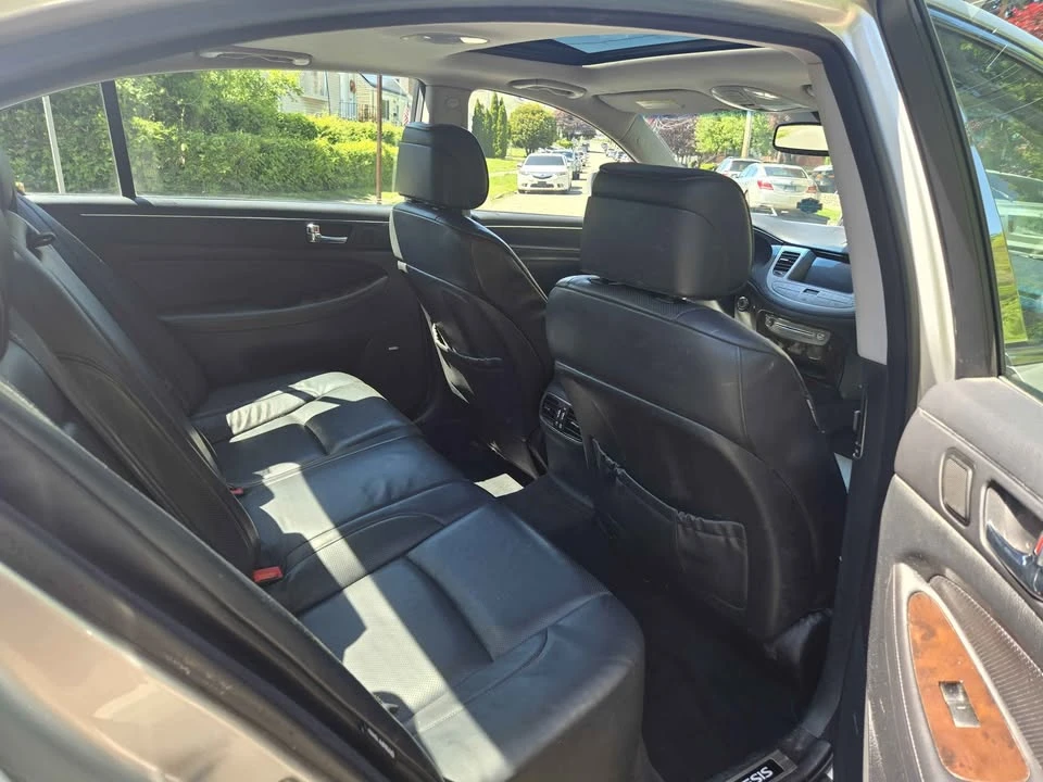 2009 Hyundai Genesis - Image 11 of 18
