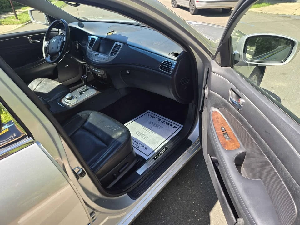 2009 Hyundai Genesis - Image 8 of 18