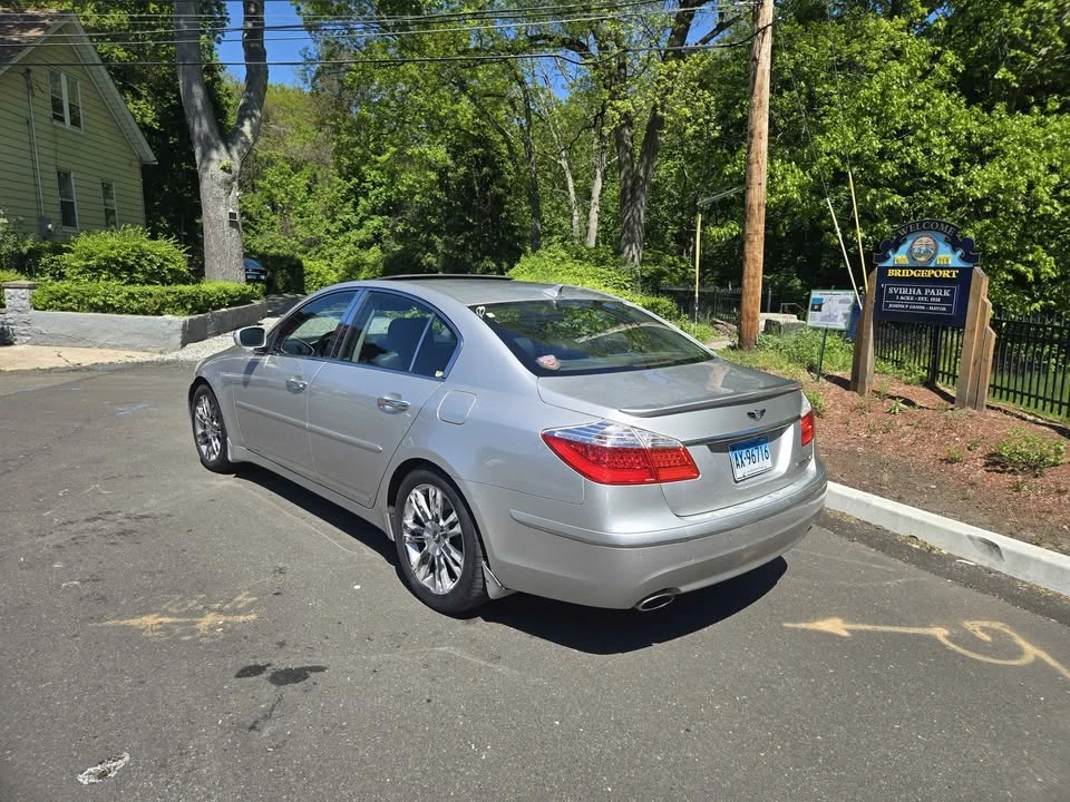 2009 Hyundai Genesis - Image 5 of 18