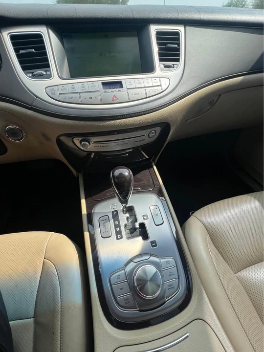 2009 Hyundai Genesis - Image 6 of 15