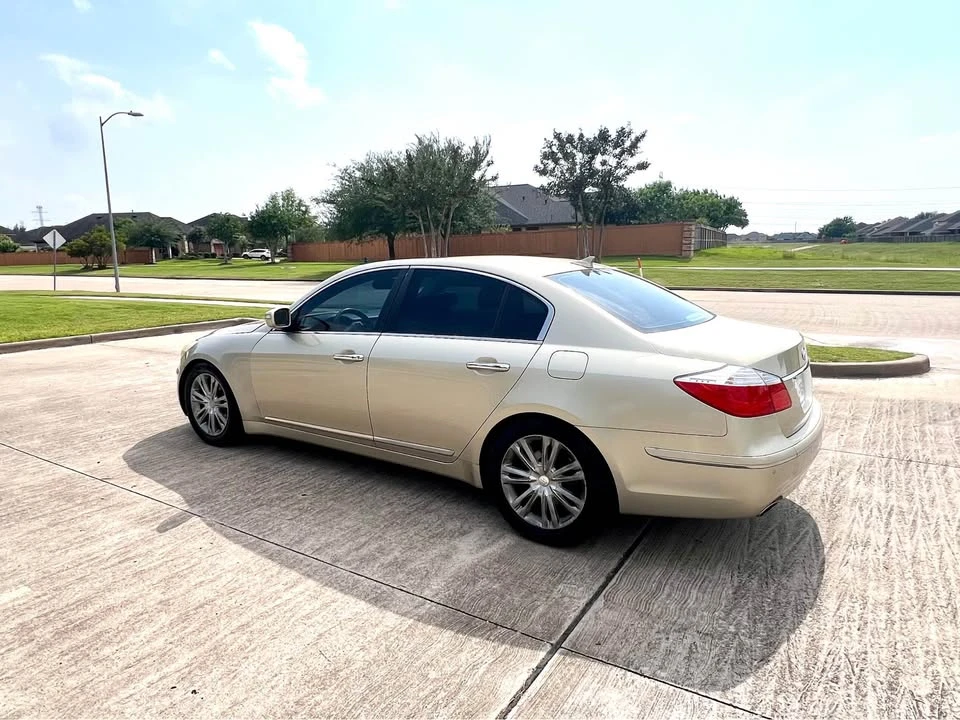 2009 Hyundai Genesis - Image 3 of 15