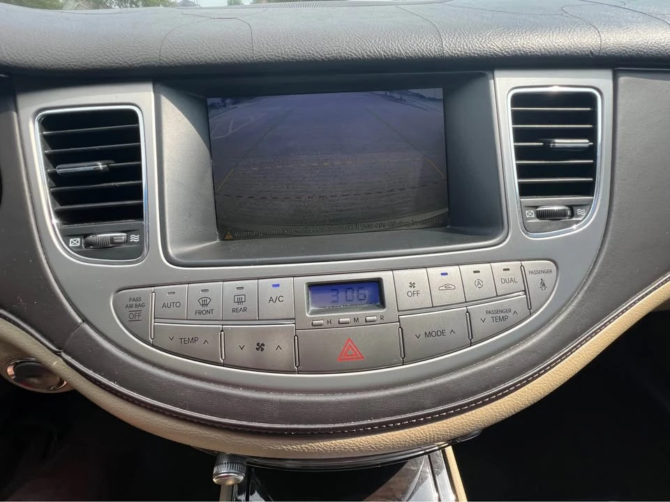 2009 Hyundai Genesis - Image 17 of 19