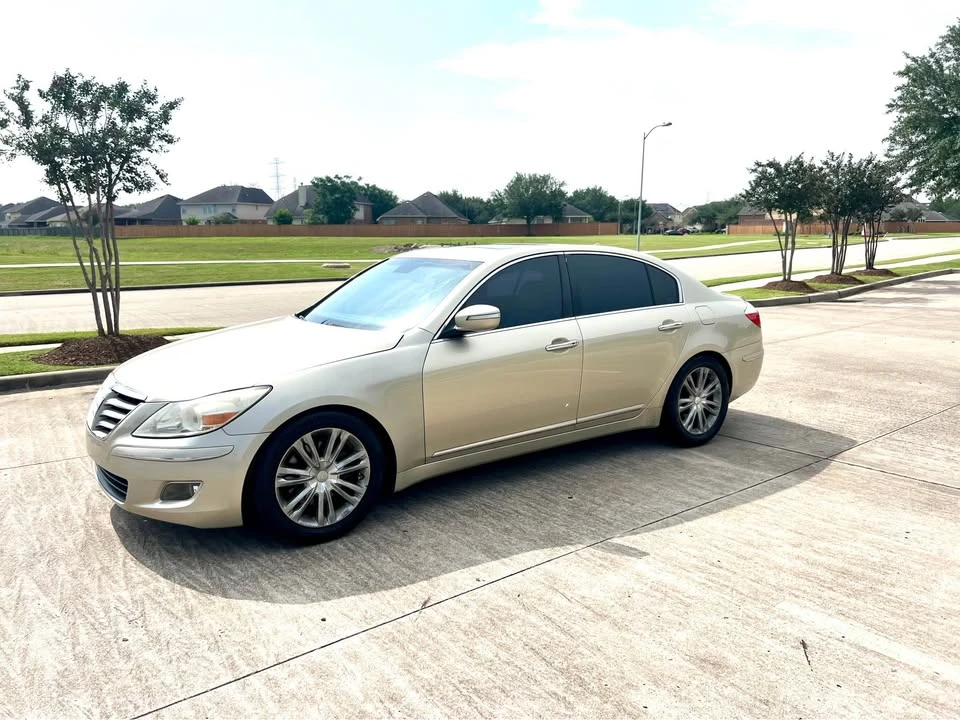 2009 Hyundai Genesis - Image 2 of 19