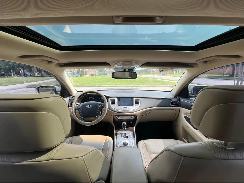 2009 Hyundai Genesis - Image 11 of 18