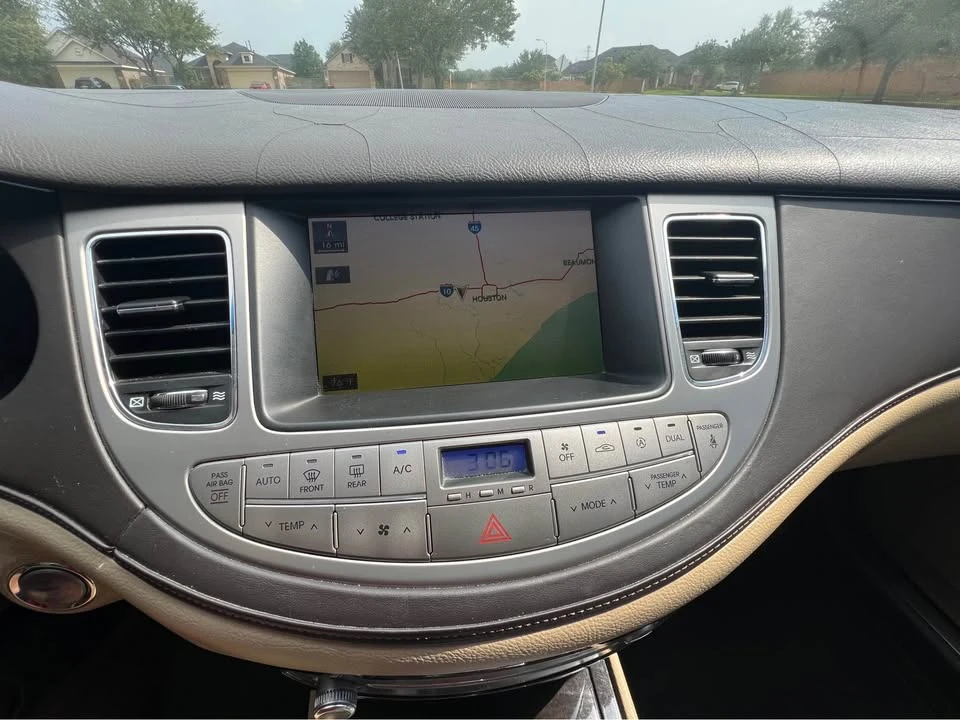 2009 Hyundai Genesis - Image 16 of 19