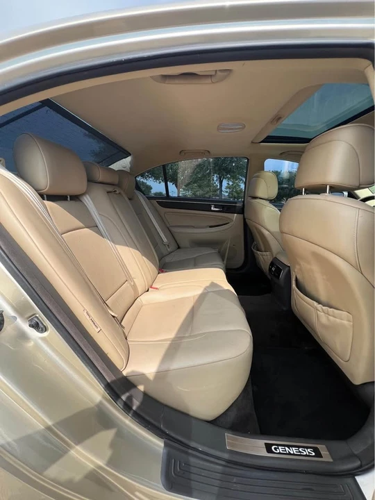 2009 Hyundai Genesis - Image 14 of 18
