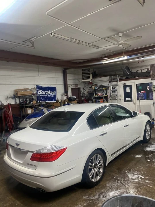 2009 Hyundai Genesis - Image 2 of 7