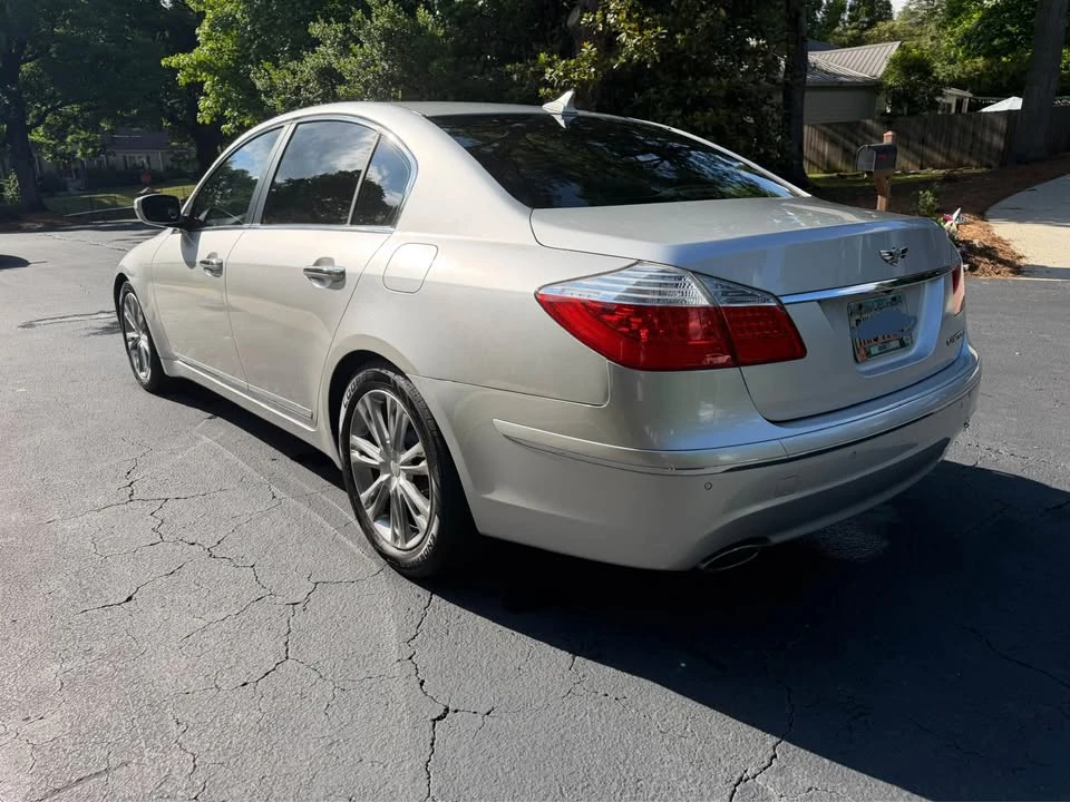 2009 Hyundai Genesis - Image 3 of 8