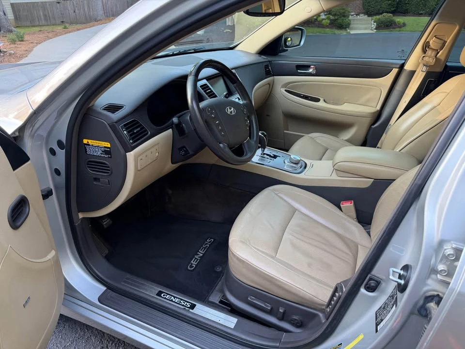 2009 Hyundai Genesis - Image 5 of 8