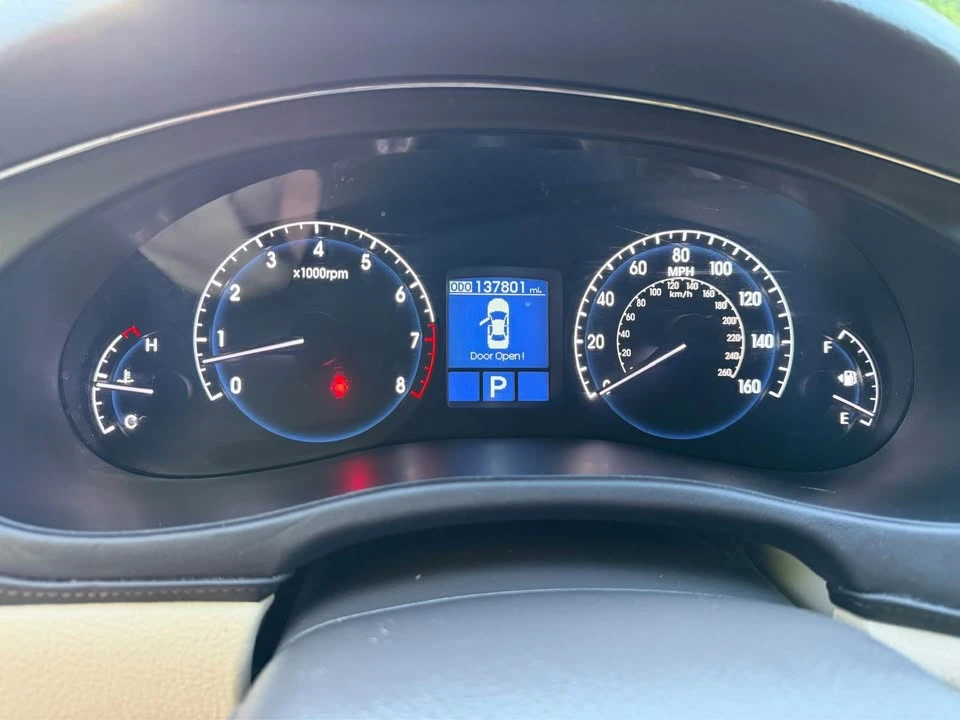 2009 Hyundai Genesis - Image 6 of 8