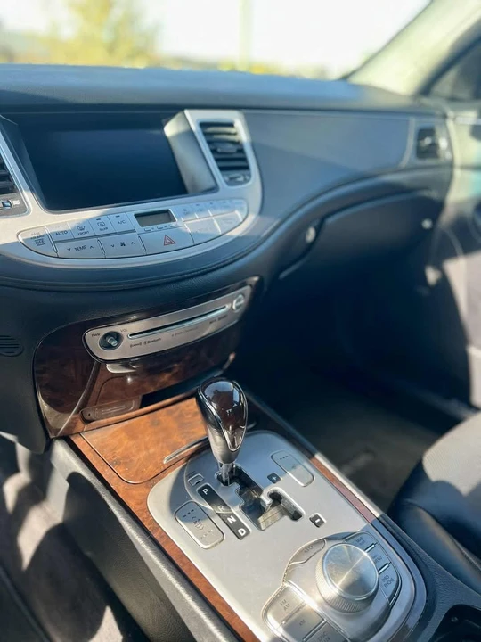 2009 Hyundai Genesis - Image 2 of 14