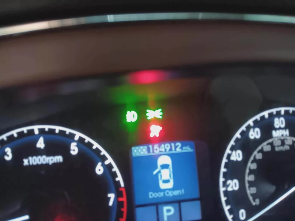 2009 Hyundai Genesis - Image 6 of 20