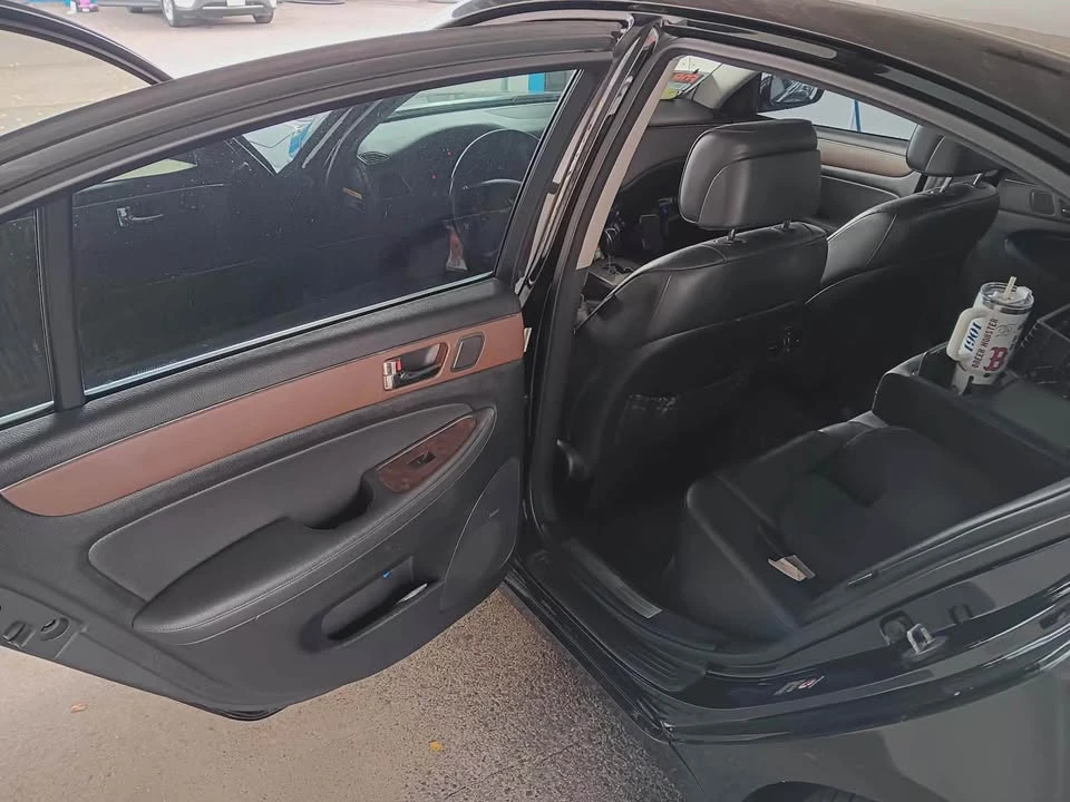 2009 Hyundai Genesis - Image 15 of 20