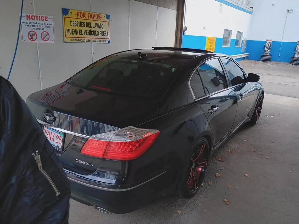2009 Hyundai Genesis - Image 14 of 20