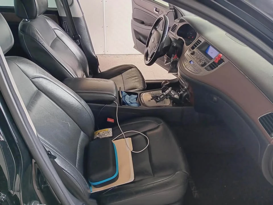 2009 Hyundai Genesis - Image 7 of 20