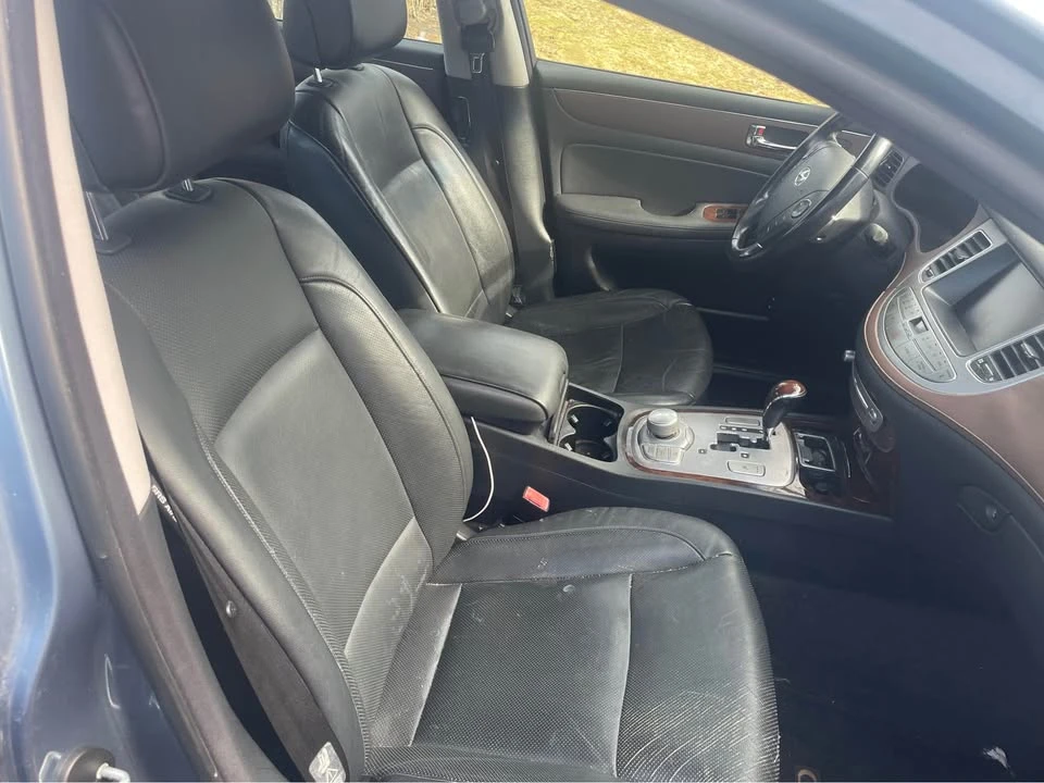 2009 Hyundai Genesis - Image 5 of 10