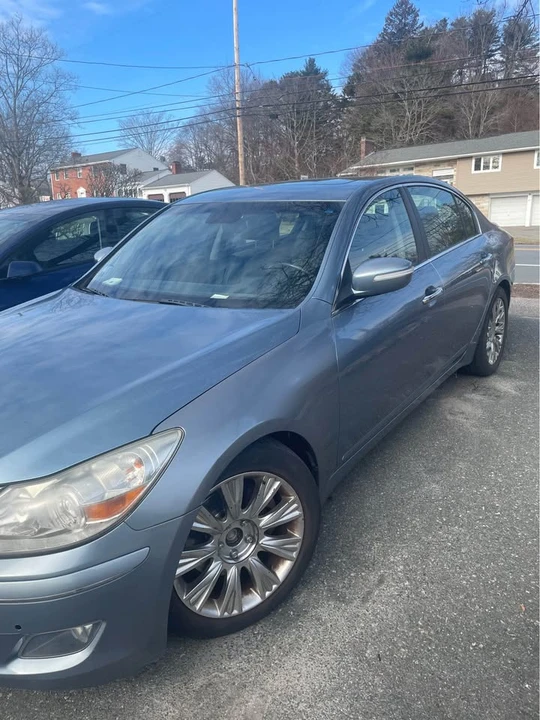 2009 Hyundai Genesis - Image 2 of 10