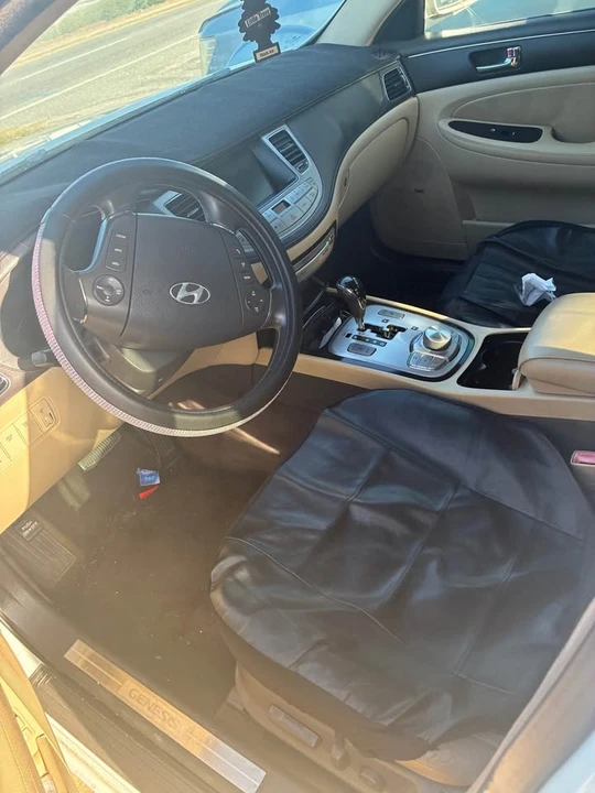 2009 Hyundai Genesis - Image 3 of 4