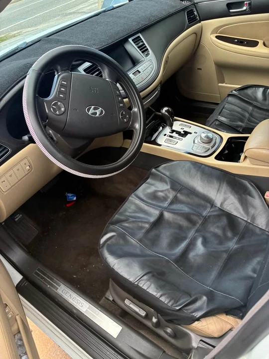 2009 Hyundai Genesis - Image 3 of 4