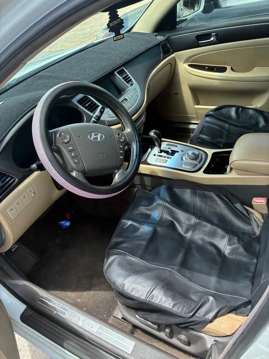 2009 Hyundai Genesis - Image 3 of 4
