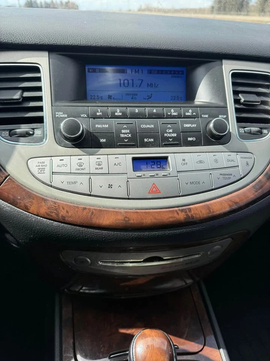 2009 Hyundai Genesis - Image 9 of 14
