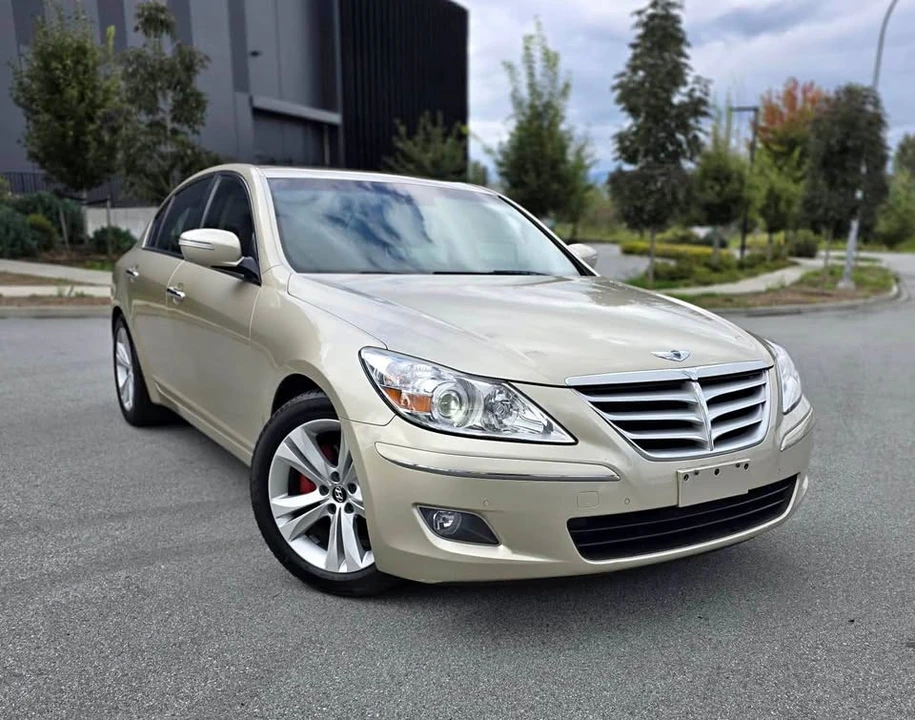 2009 Hyundai Genesis - Image 2 of 19