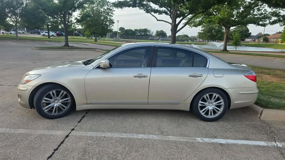 2009 Hyundai Genesis - Image 5 of 19
