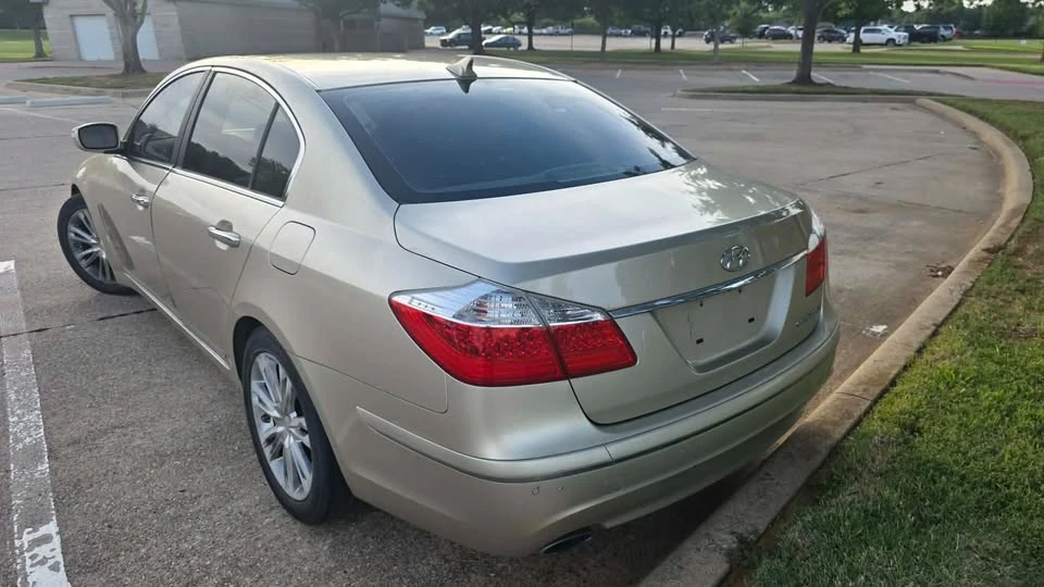2009 Hyundai Genesis - Image 6 of 19