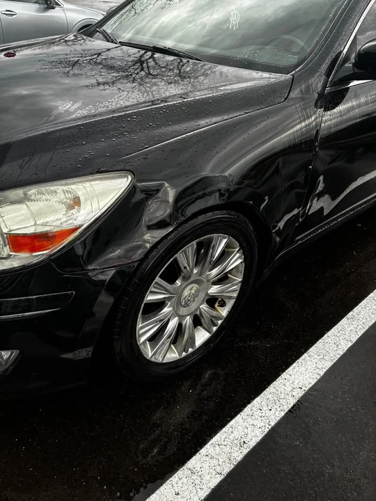 2009 Hyundai Genesis - Image 5 of 16