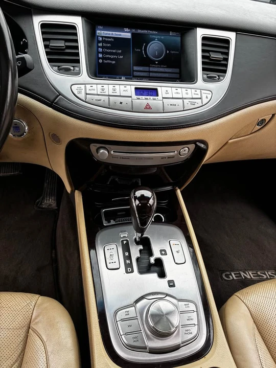 2009 Hyundai Genesis - Image 11 of 16