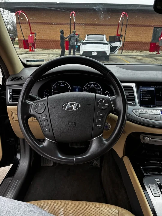 2009 Hyundai Genesis - Image 7 of 16