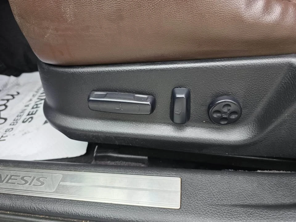 2009 Hyundai Genesis - Image 16 of 19
