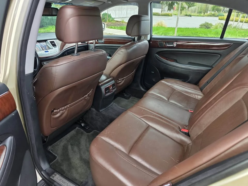 2009 Hyundai Genesis - Image 12 of 19