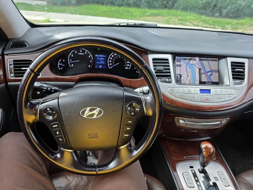 2009 Hyundai Genesis - Image 13 of 19