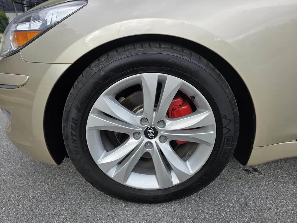 2009 Hyundai Genesis - Image 15 of 19