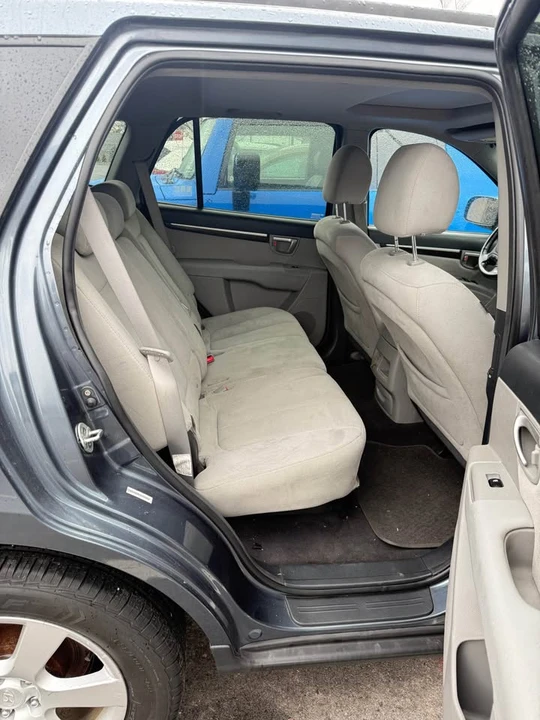 2009 Hyundai Santa Fe - Image 9 of 14