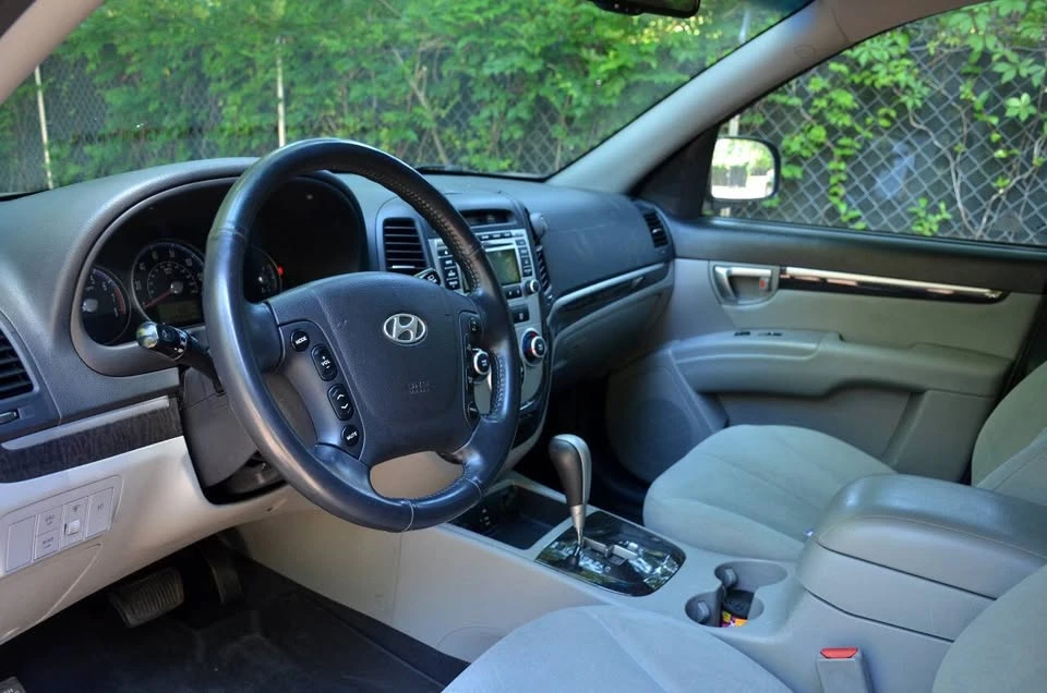 2009 Hyundai Santa Fe - Image 13 of 18