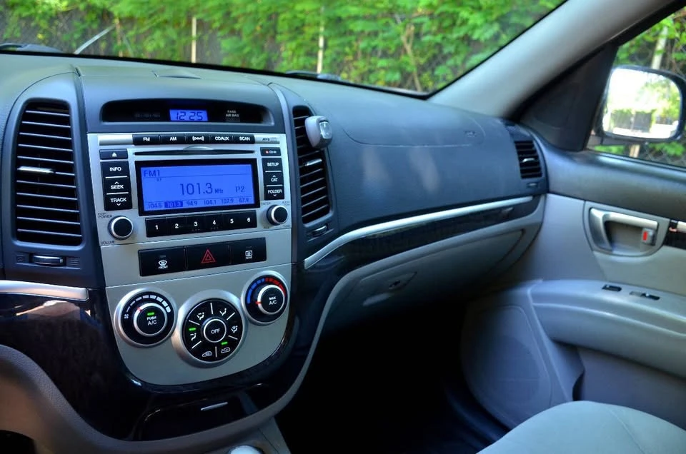2009 Hyundai Santa Fe - Image 14 of 18