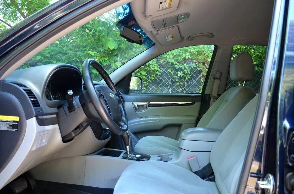 2009 Hyundai Santa Fe - Image 7 of 18