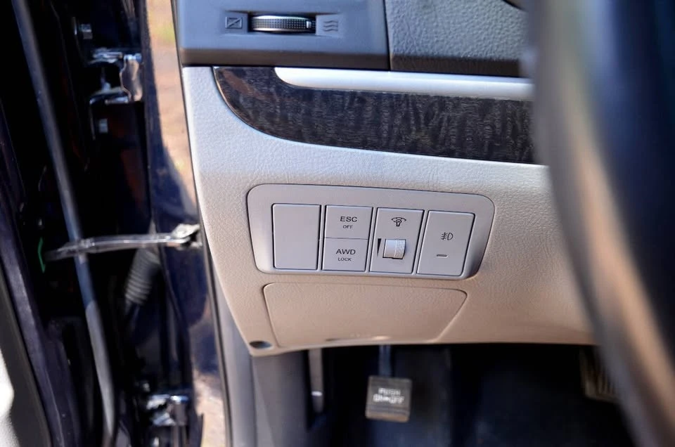 2009 Hyundai Santa Fe - Image 15 of 18