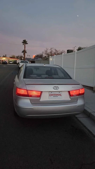 2009 Hyundai Sonata - Image 4 of 5