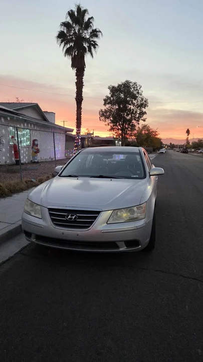 2009 Hyundai Sonata - Image 2 of 5