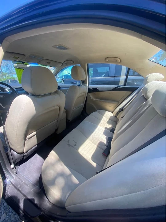 2009 Hyundai Sonata - Image 2 of 3