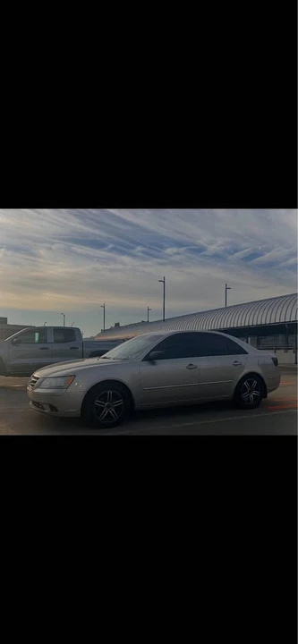 2009 Hyundai Sonata - Image 2 of 4